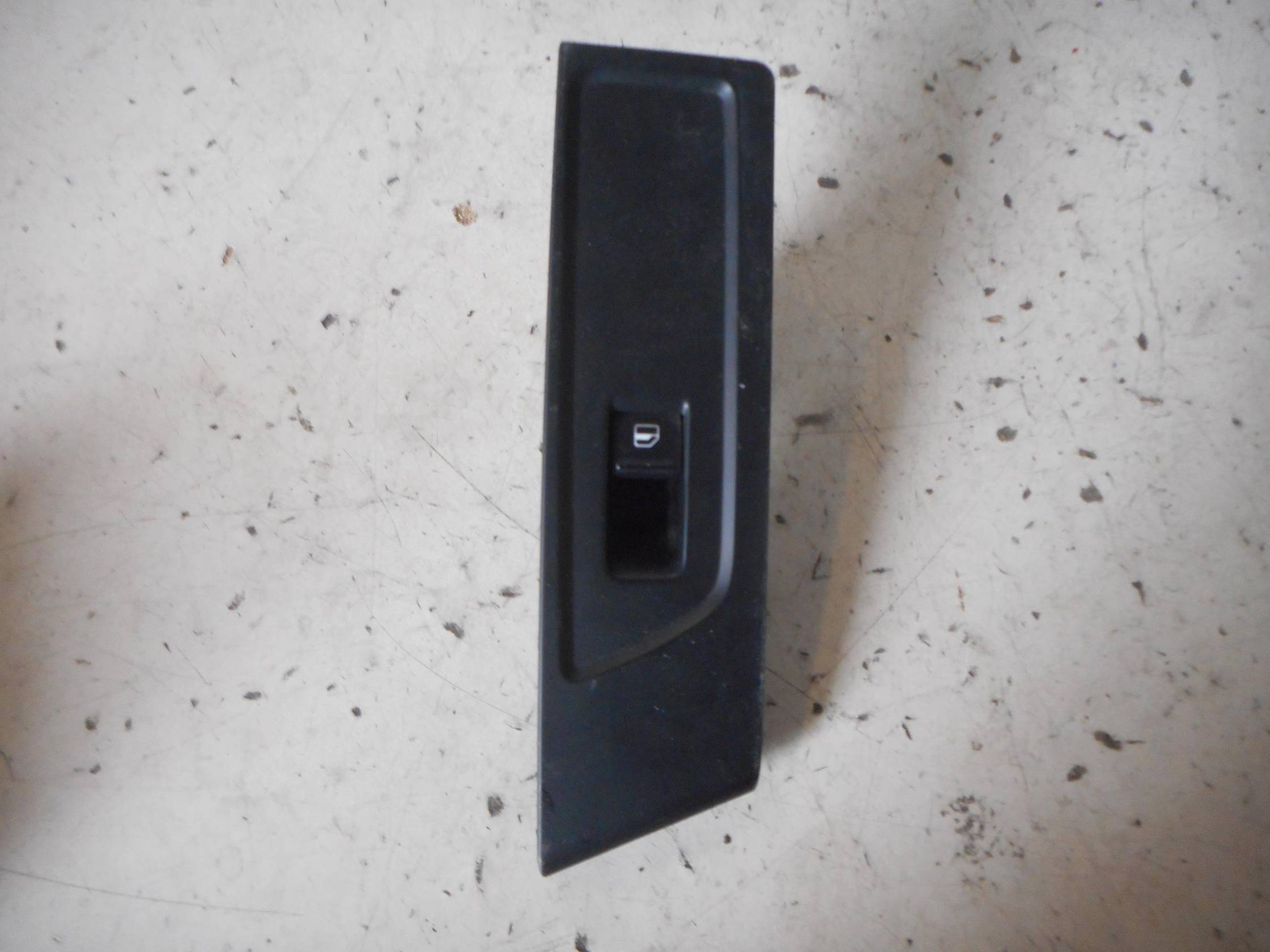 Interruttore alzacristalli porta ant.